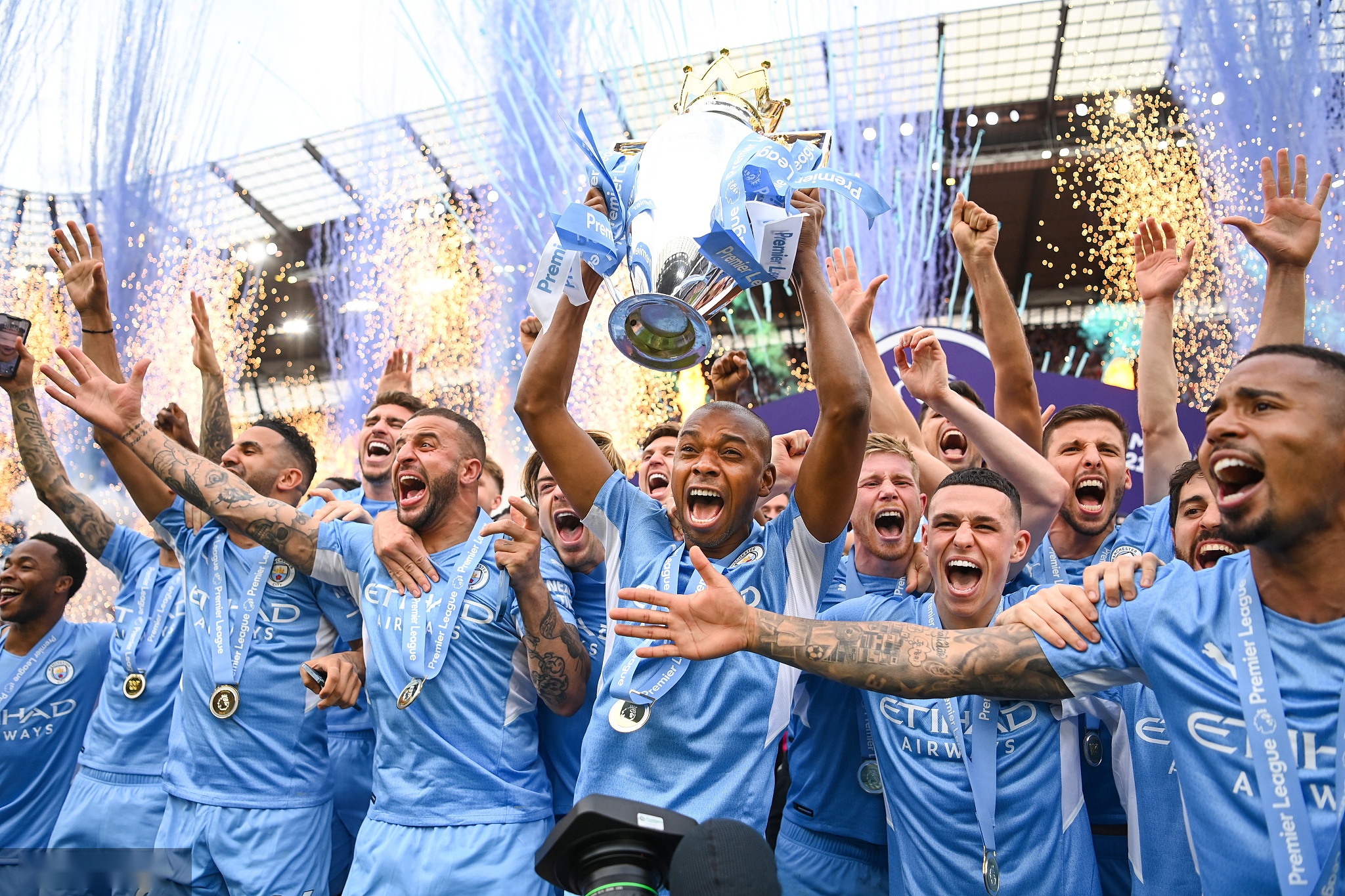 并表示将在 并表示将在